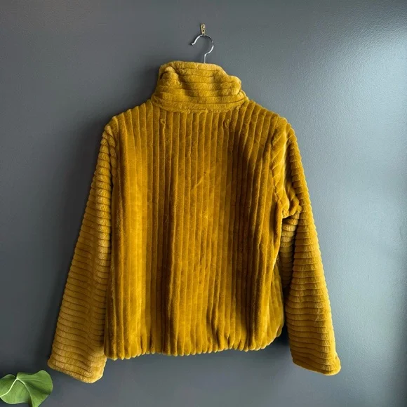 Mystree Women Mustard Faux Fur Full Zip Jacket Size Medium - Picture 4 of 5